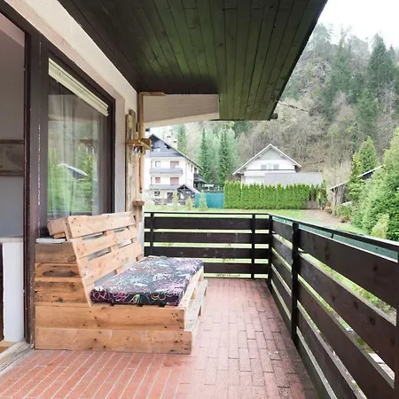 Хостел Garden House *