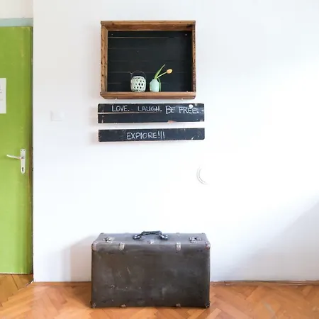 Hostel Garden House *